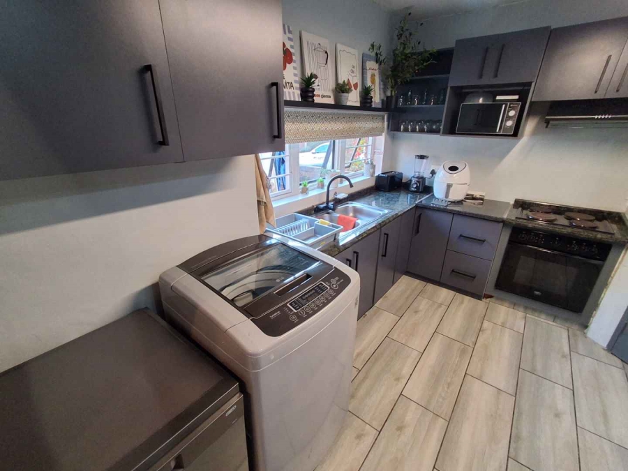 3 Bedroom Property for Sale in Die Hoewes Gauteng