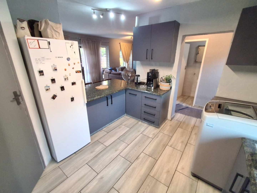 3 Bedroom Property for Sale in Die Hoewes Gauteng