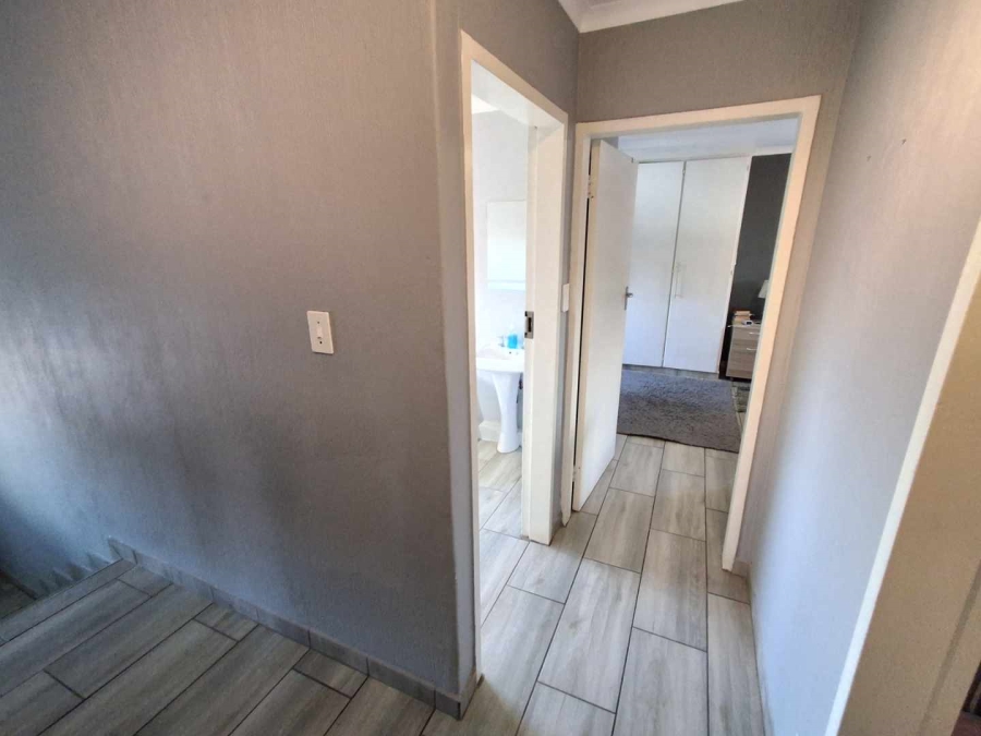 3 Bedroom Property for Sale in Die Hoewes Gauteng
