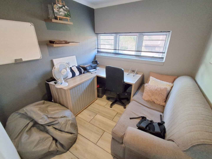 3 Bedroom Property for Sale in Die Hoewes Gauteng