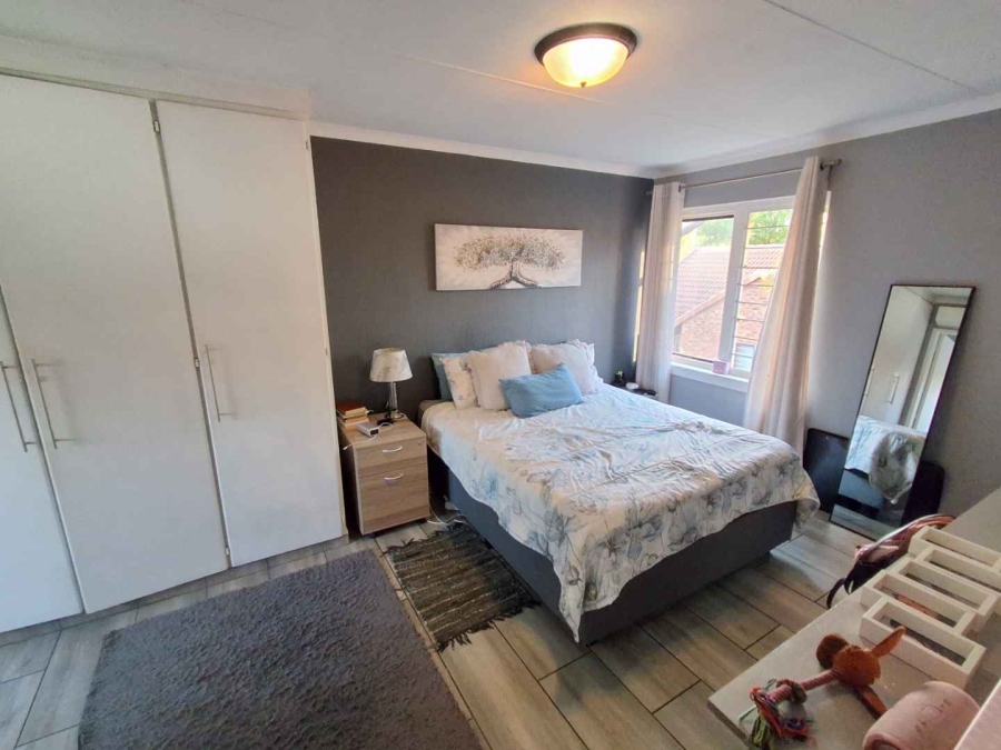 3 Bedroom Property for Sale in Die Hoewes Gauteng