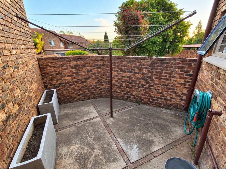 3 Bedroom Property for Sale in Die Hoewes Gauteng