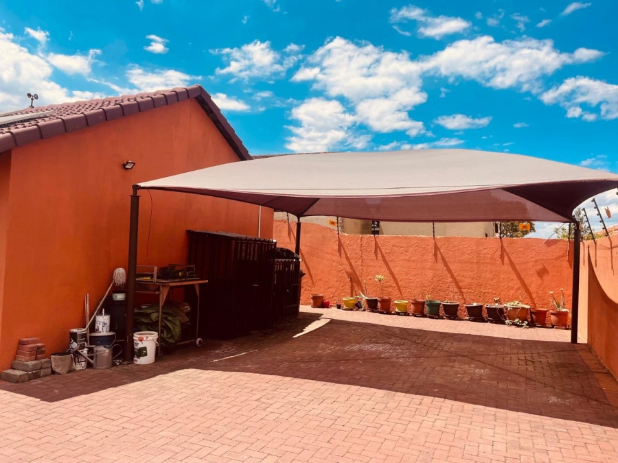 3 Bedroom Property for Sale in Roodekop Gauteng