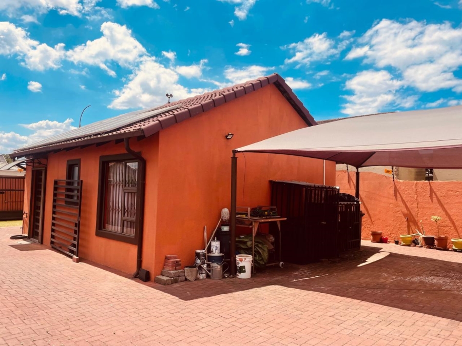 3 Bedroom Property for Sale in Roodekop Gauteng