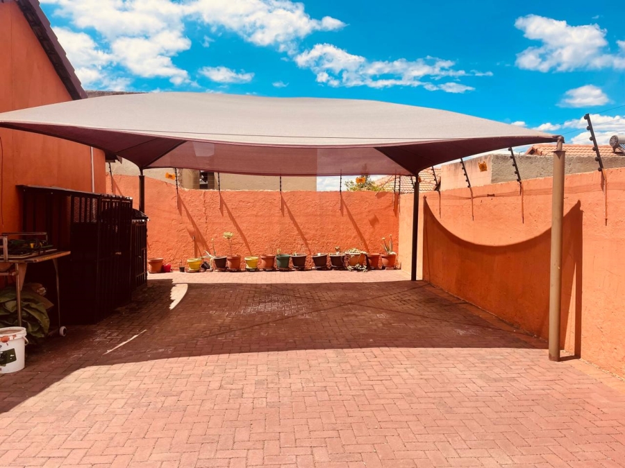 3 Bedroom Property for Sale in Roodekop Gauteng