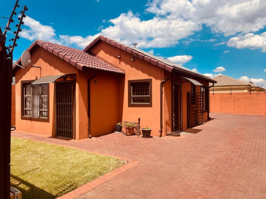 3 Bedroom Property for Sale in Roodekop Gauteng