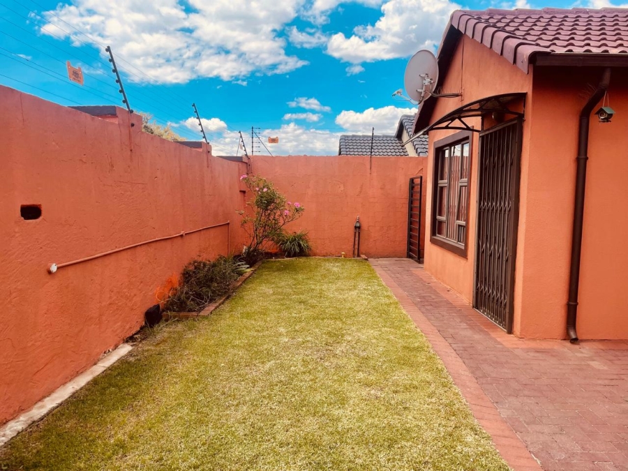 3 Bedroom Property for Sale in Roodekop Gauteng