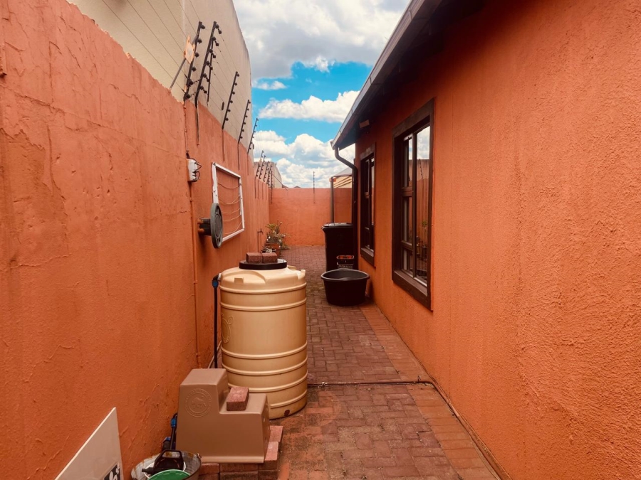 3 Bedroom Property for Sale in Roodekop Gauteng