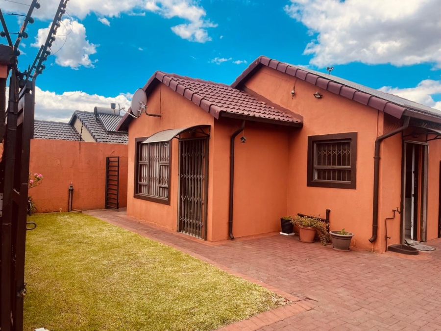 3 Bedroom Property for Sale in Roodekop Gauteng