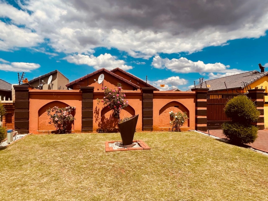 3 Bedroom Property for Sale in Roodekop Gauteng