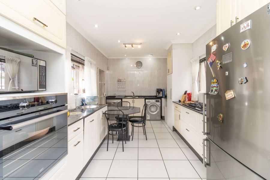 7 Bedroom Property for Sale in Morningside Manor Gauteng