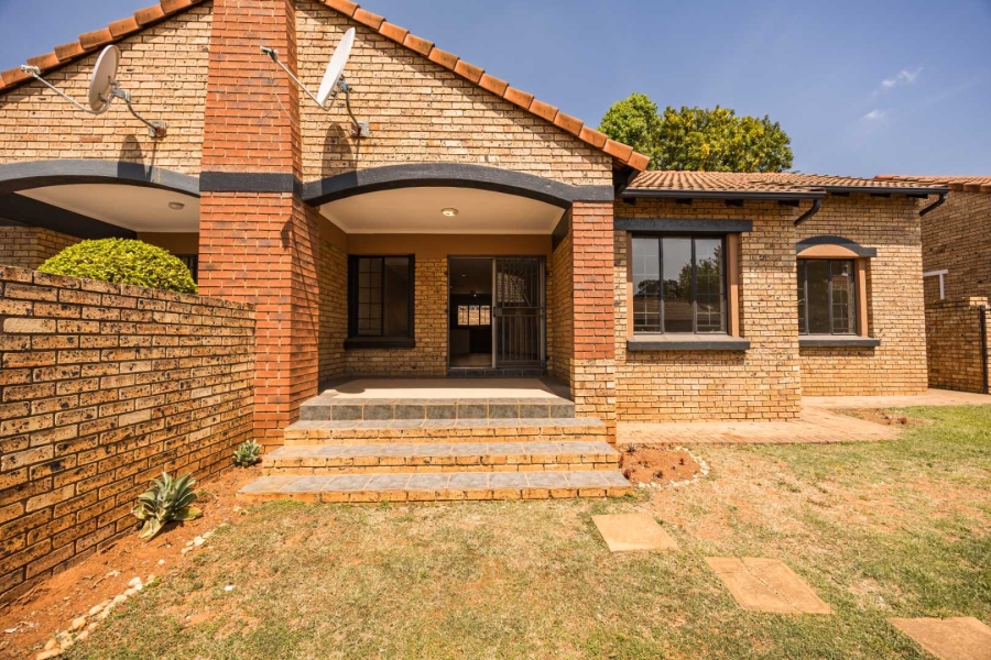 To Let 3 Bedroom Property for Rent in Equestria Gauteng