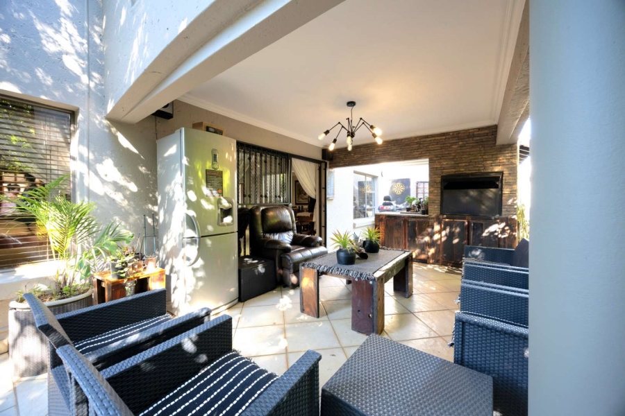 3 Bedroom Property for Sale in Faerie Glen Gauteng