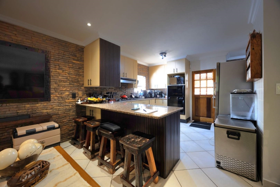 3 Bedroom Property for Sale in Faerie Glen Gauteng