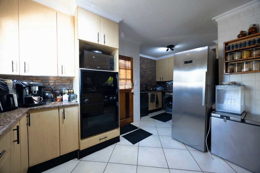 3 Bedroom Property for Sale in Faerie Glen Gauteng