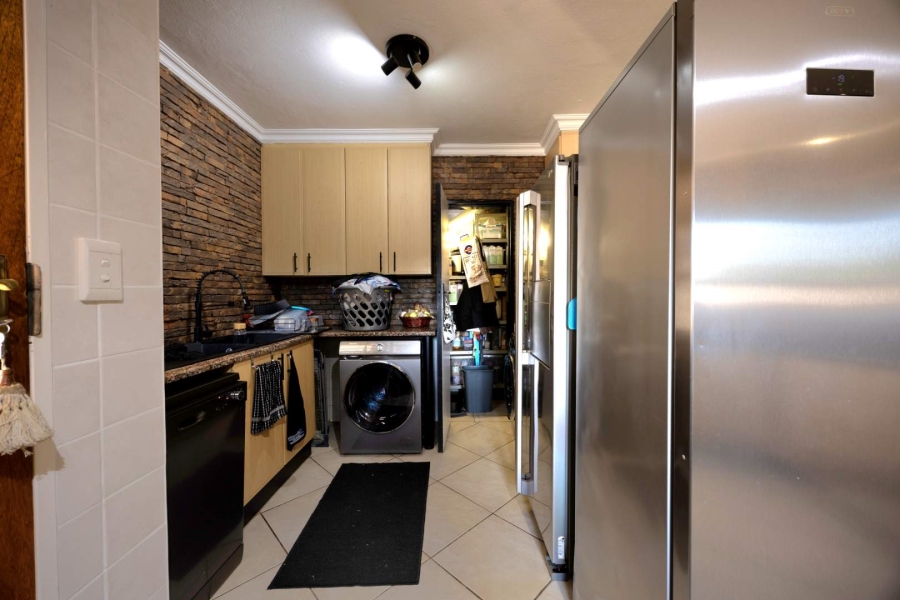 3 Bedroom Property for Sale in Faerie Glen Gauteng