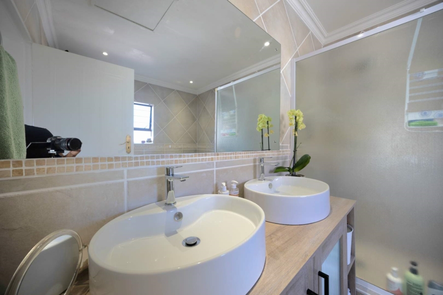 3 Bedroom Property for Sale in Faerie Glen Gauteng