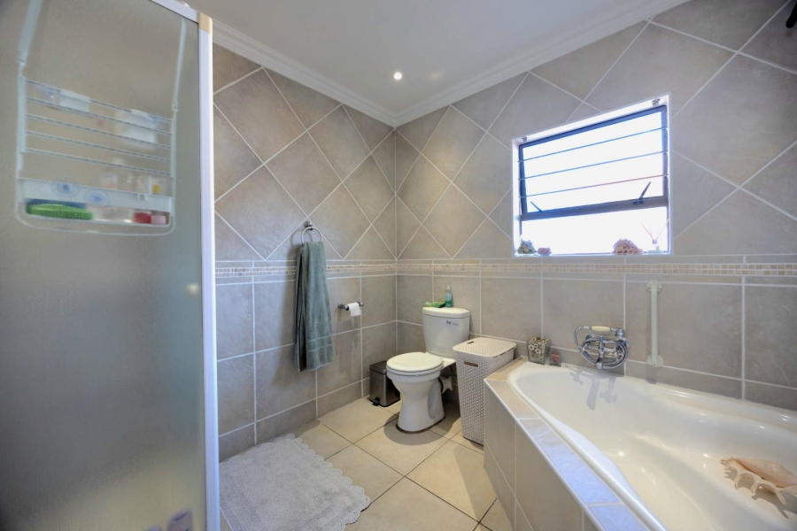3 Bedroom Property for Sale in Faerie Glen Gauteng