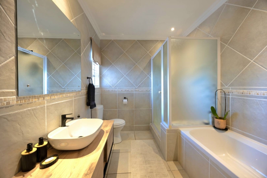 3 Bedroom Property for Sale in Faerie Glen Gauteng