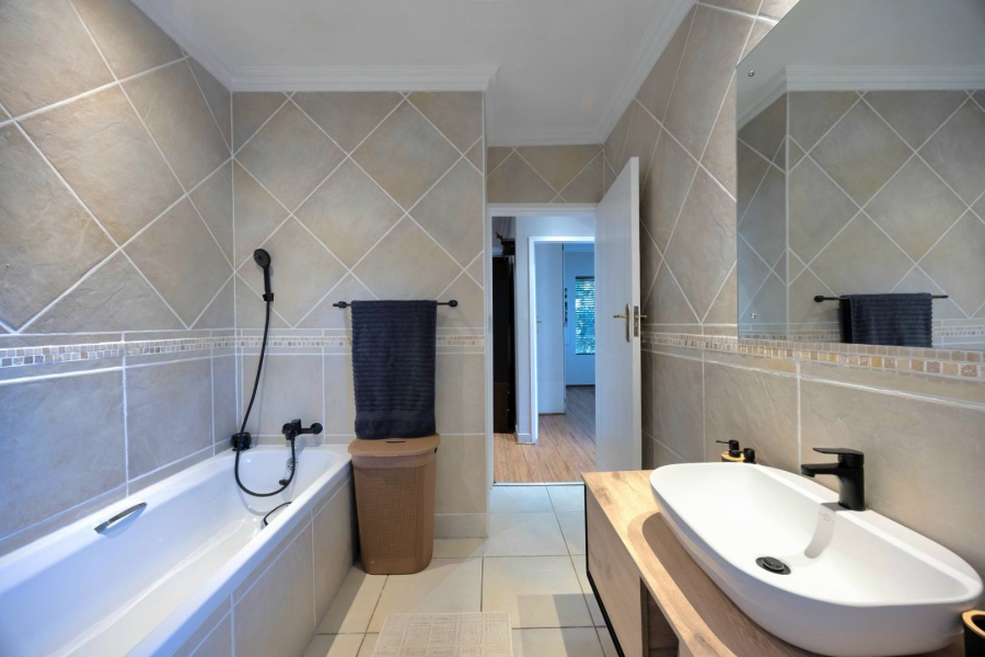 3 Bedroom Property for Sale in Faerie Glen Gauteng