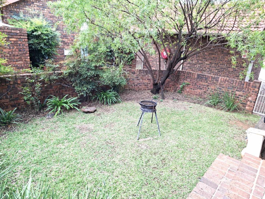 3 Bedroom Property for Sale in Faerie Glen Gauteng