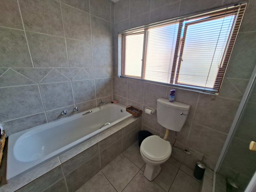 To Let 3 Bedroom Property for Rent in Randburg Gauteng