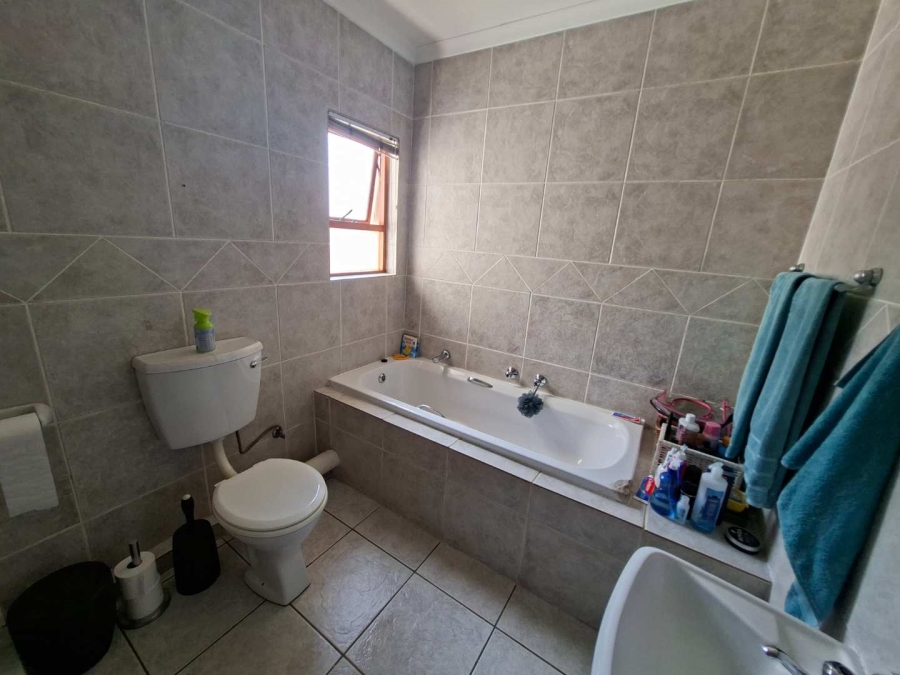To Let 3 Bedroom Property for Rent in Randburg Gauteng