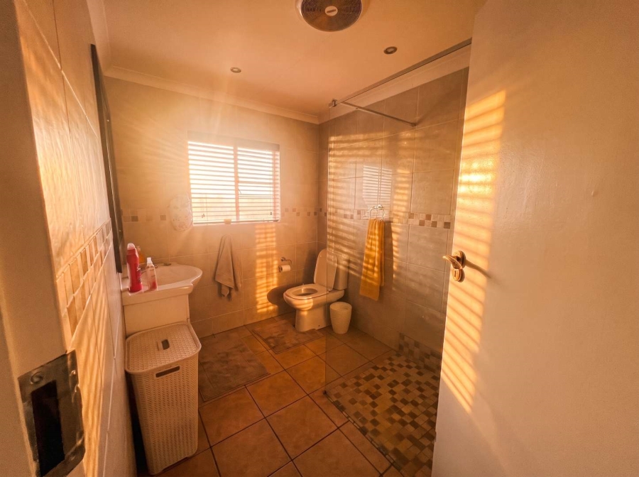 To Let 2 Bedroom Property for Rent in Sonneglans Gauteng