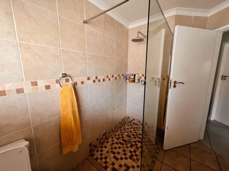 To Let 2 Bedroom Property for Rent in Sonneglans Gauteng