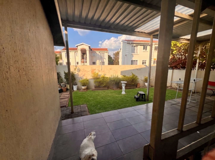 To Let 2 Bedroom Property for Rent in Sonneglans Gauteng