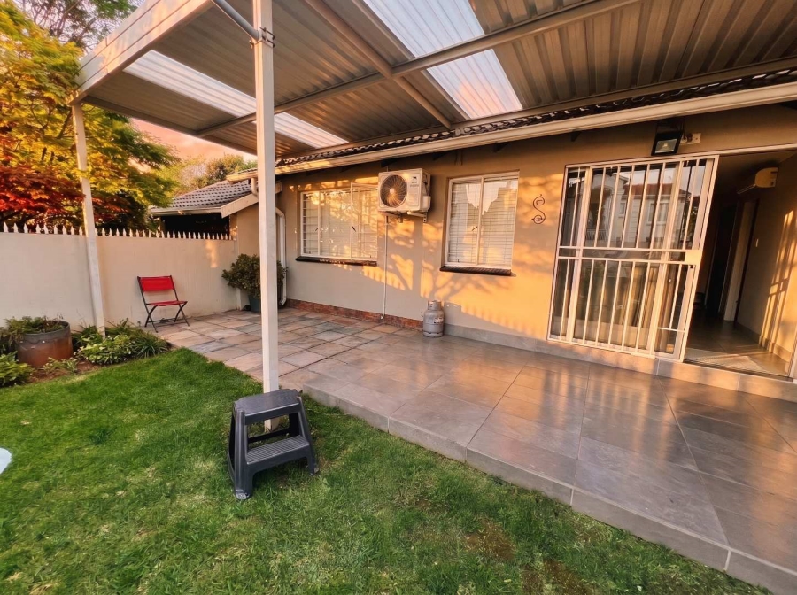 To Let 2 Bedroom Property for Rent in Sonneglans Gauteng