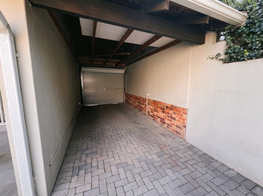 To Let 2 Bedroom Property for Rent in Sonneglans Gauteng