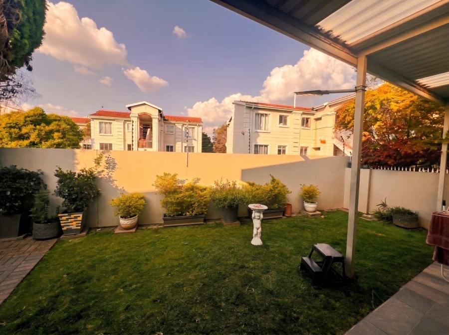 To Let 2 Bedroom Property for Rent in Sonneglans Gauteng