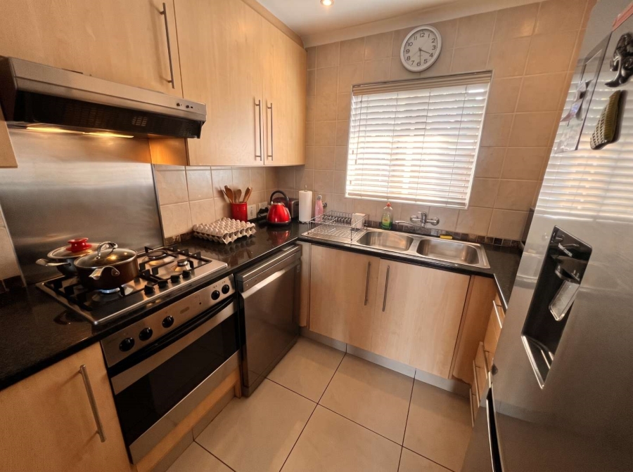 To Let 2 Bedroom Property for Rent in Sonneglans Gauteng