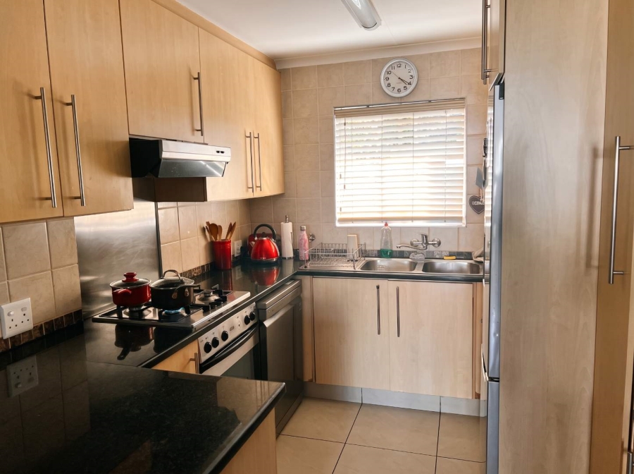 To Let 2 Bedroom Property for Rent in Sonneglans Gauteng