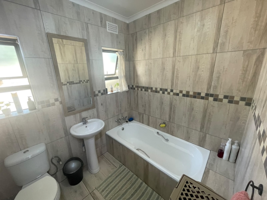 3 Bedroom Property for Sale in Edleen Gauteng