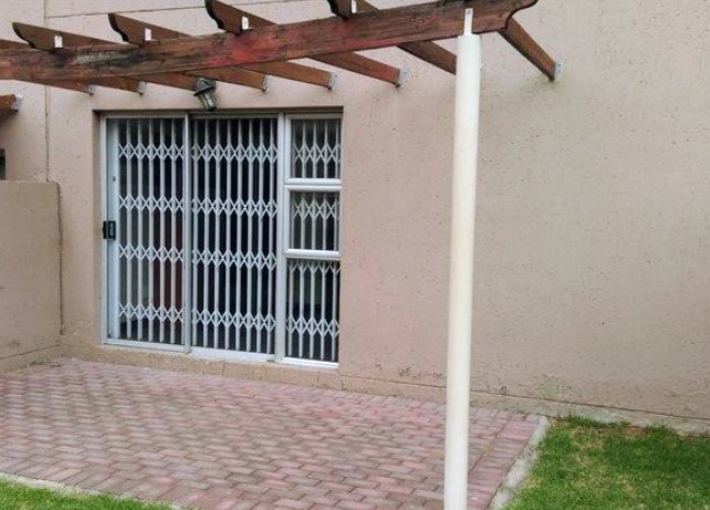 To Let 2 Bedroom Property for Rent in Greenstone Hill Gauteng