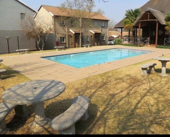 To Let 2 Bedroom Property for Rent in Greenstone Hill Gauteng