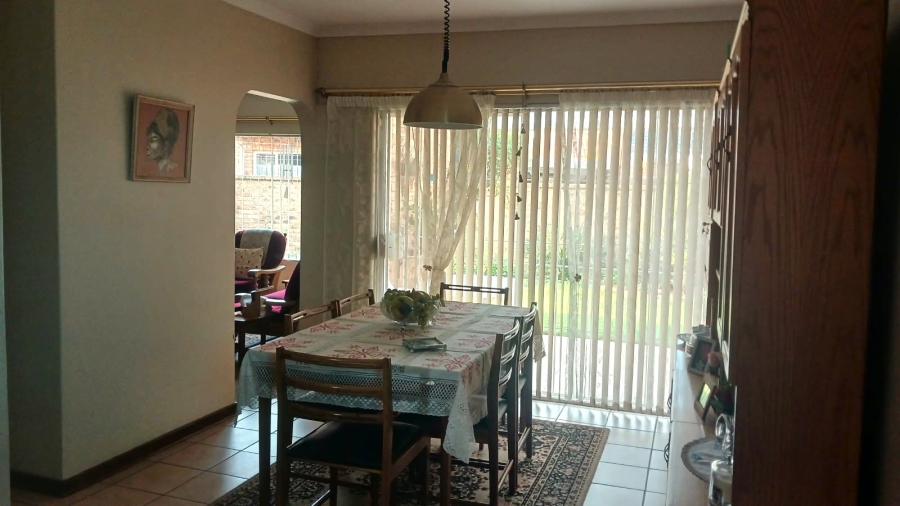 To Let 3 Bedroom Property for Rent in Beyerspark Gauteng