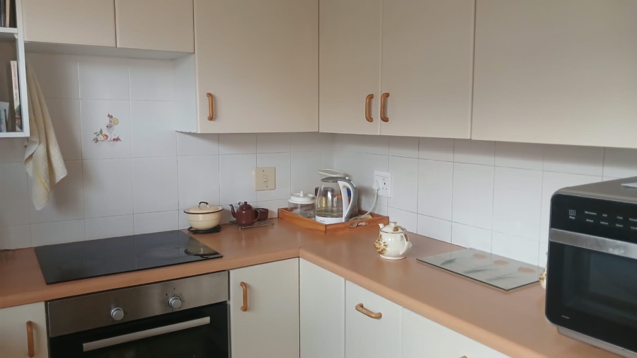 To Let 3 Bedroom Property for Rent in Beyerspark Gauteng