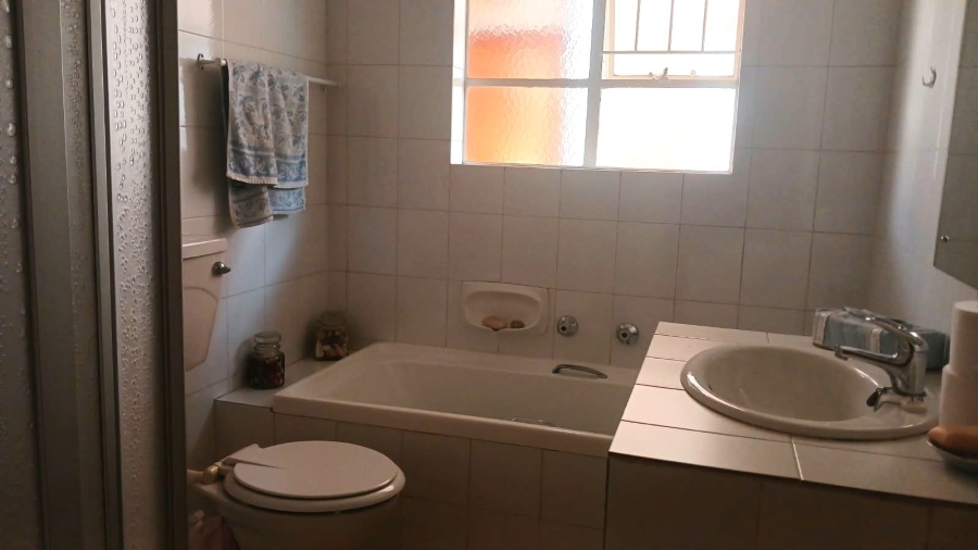 To Let 3 Bedroom Property for Rent in Beyerspark Gauteng