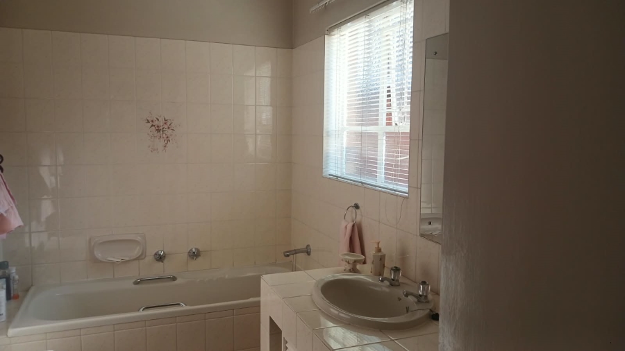 To Let 3 Bedroom Property for Rent in Beyerspark Gauteng