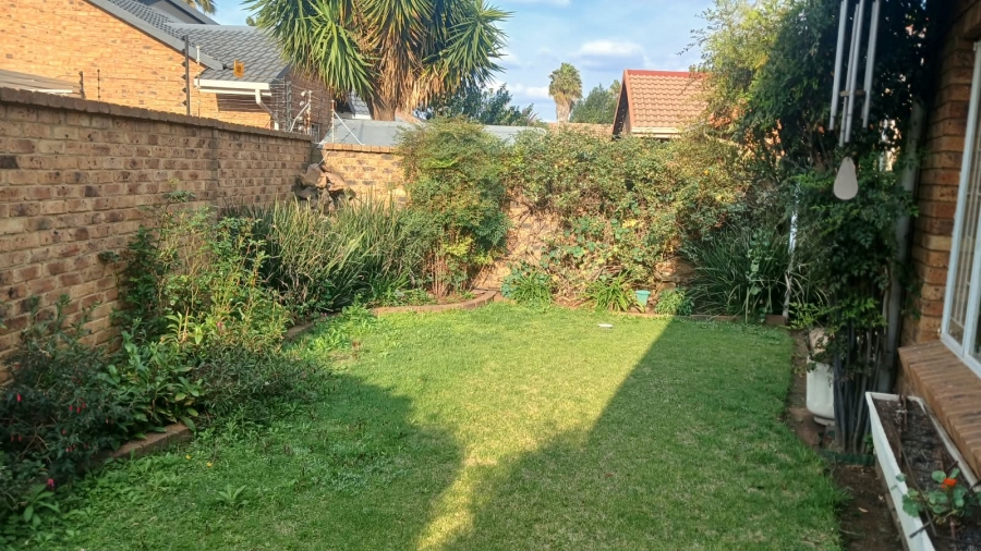 To Let 3 Bedroom Property for Rent in Beyerspark Gauteng
