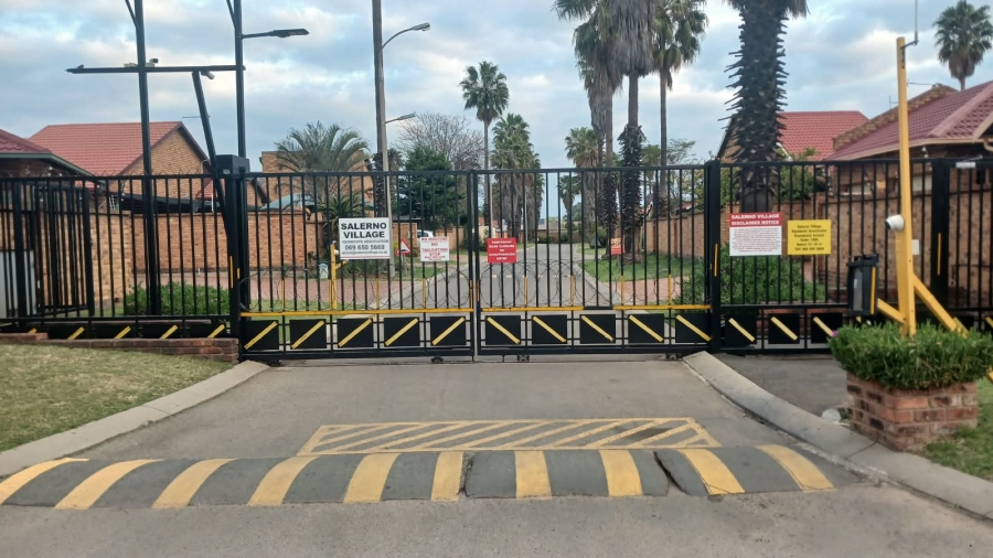 To Let 3 Bedroom Property for Rent in Beyerspark Gauteng