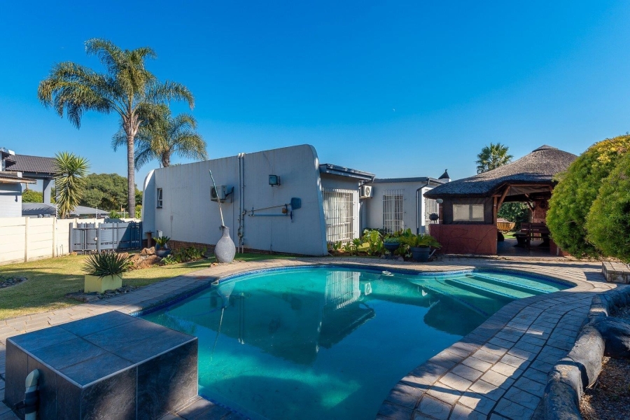 4 Bedroom Property for Sale in Verwoerdpark Gauteng