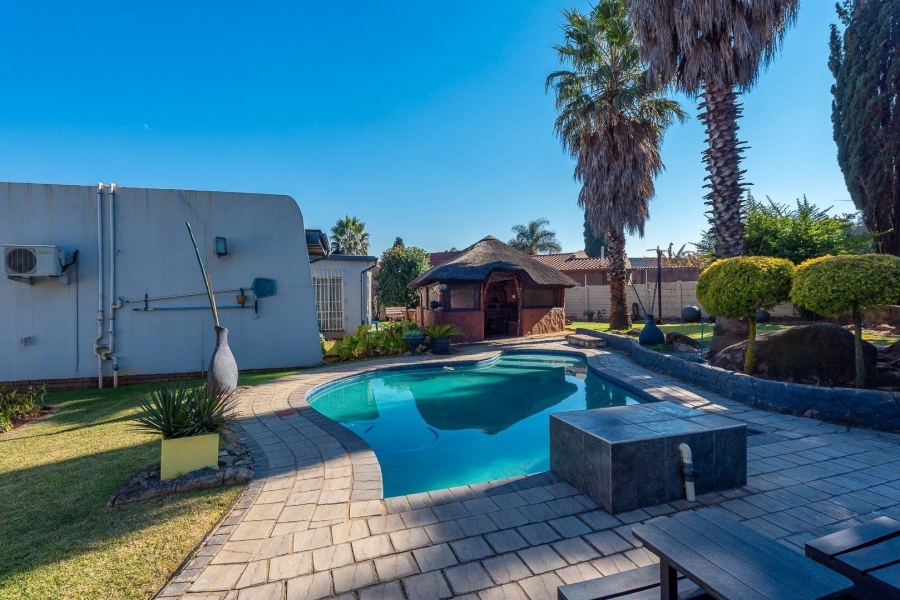 4 Bedroom Property for Sale in Verwoerdpark Gauteng