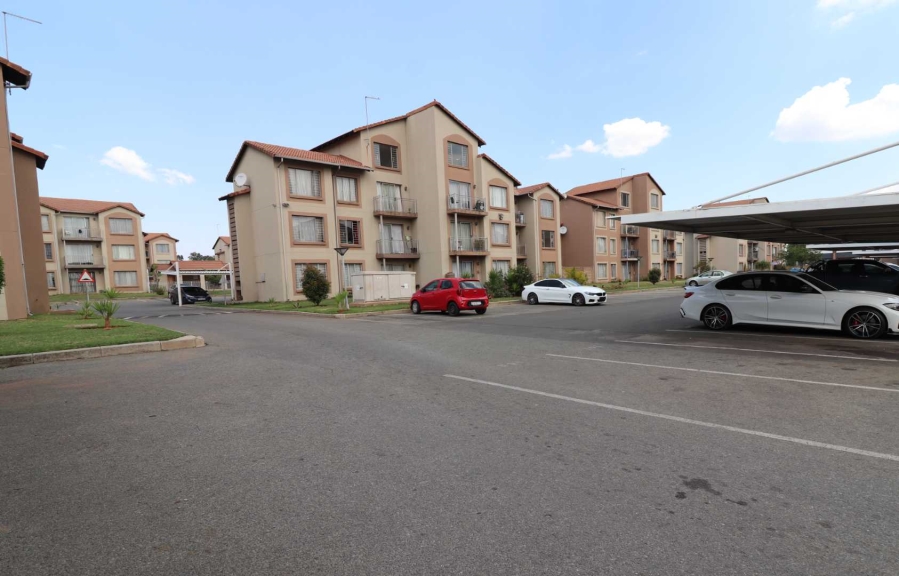 1 Bedroom Property for Sale in Kleinfontein Gauteng
