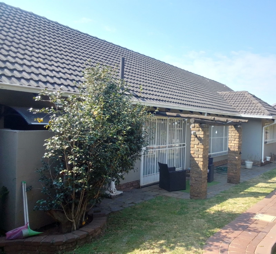 3 Bedroom Property for Sale in Roodekrans Gauteng