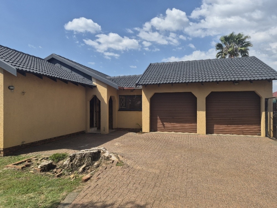 4 Bedroom Property for Sale in Klippoortjie A H Gauteng