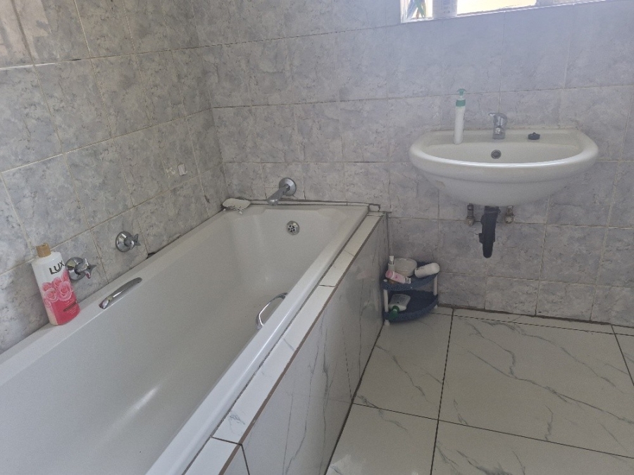 4 Bedroom Property for Sale in Klippoortjie A H Gauteng